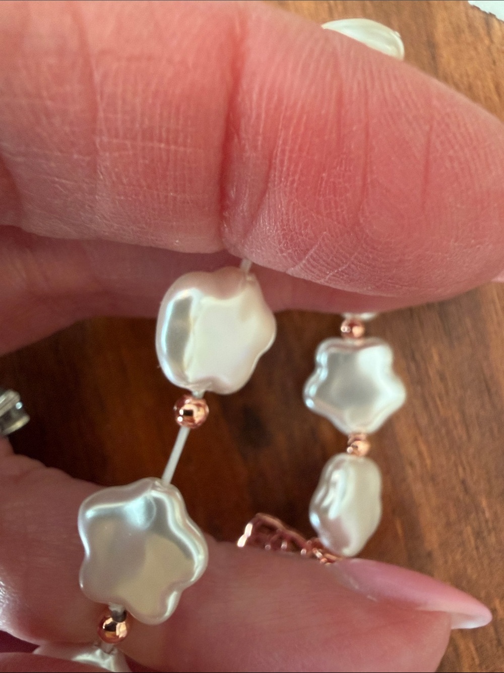 Kendra Scott Pearl Flower Stretch Bracelet with Rose Gold Accents - Picture 3 of 5